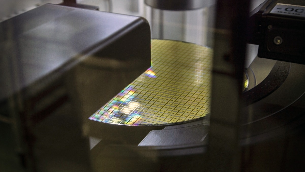 Manufacture of dies on a silicon carbide wafer