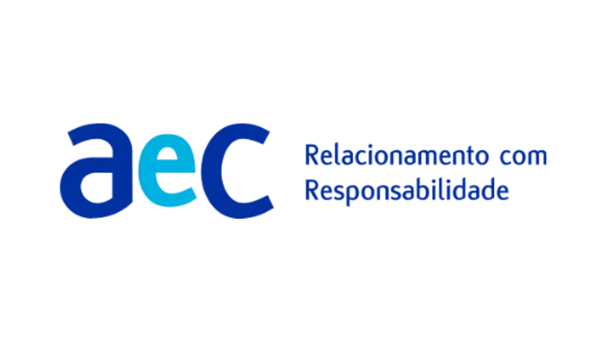 aec logo in blue and cyan on black background with the text “Relacionamento com Responsabilidade”.