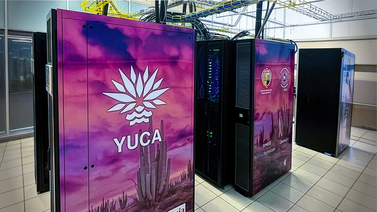 YUCA-branded server racks in a data center with Dell Technologies and University of Sonora logos.