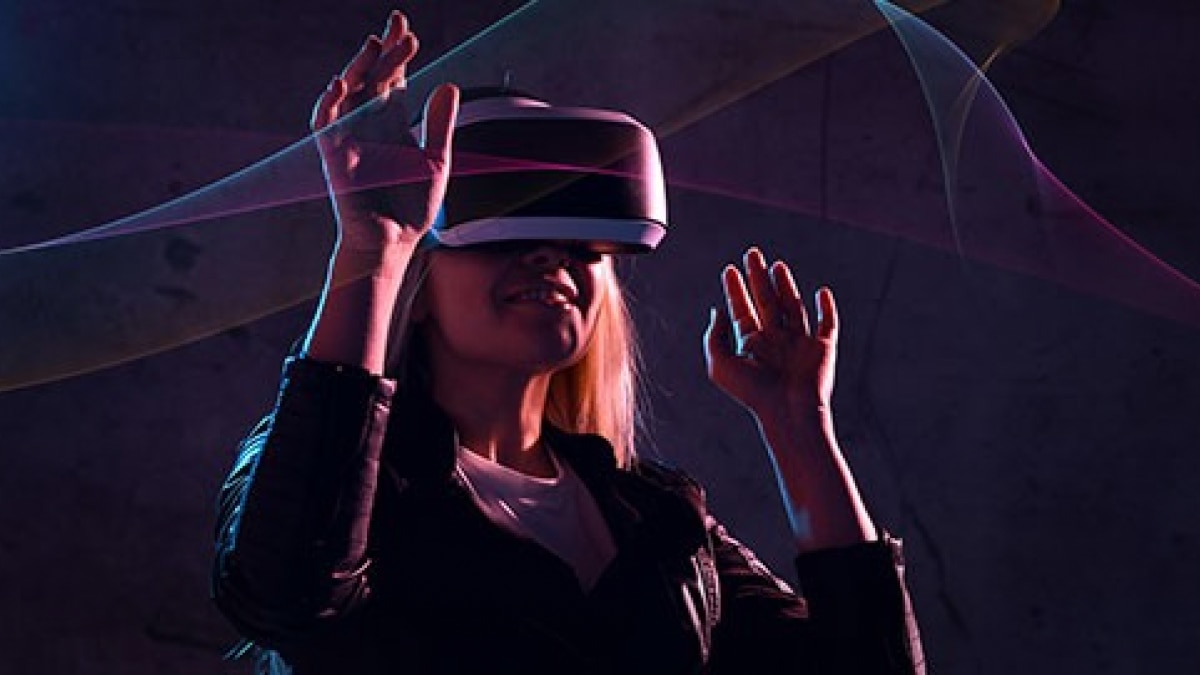VR