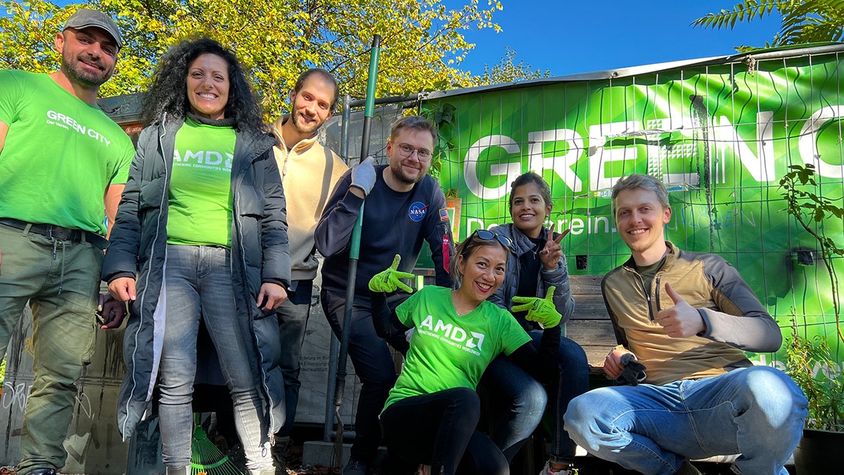 AMD volunteers in a group