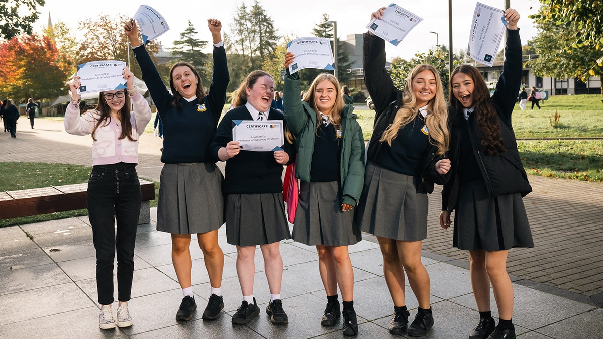 Young women at an AMD Learning Lab in Dublin, Ireland 